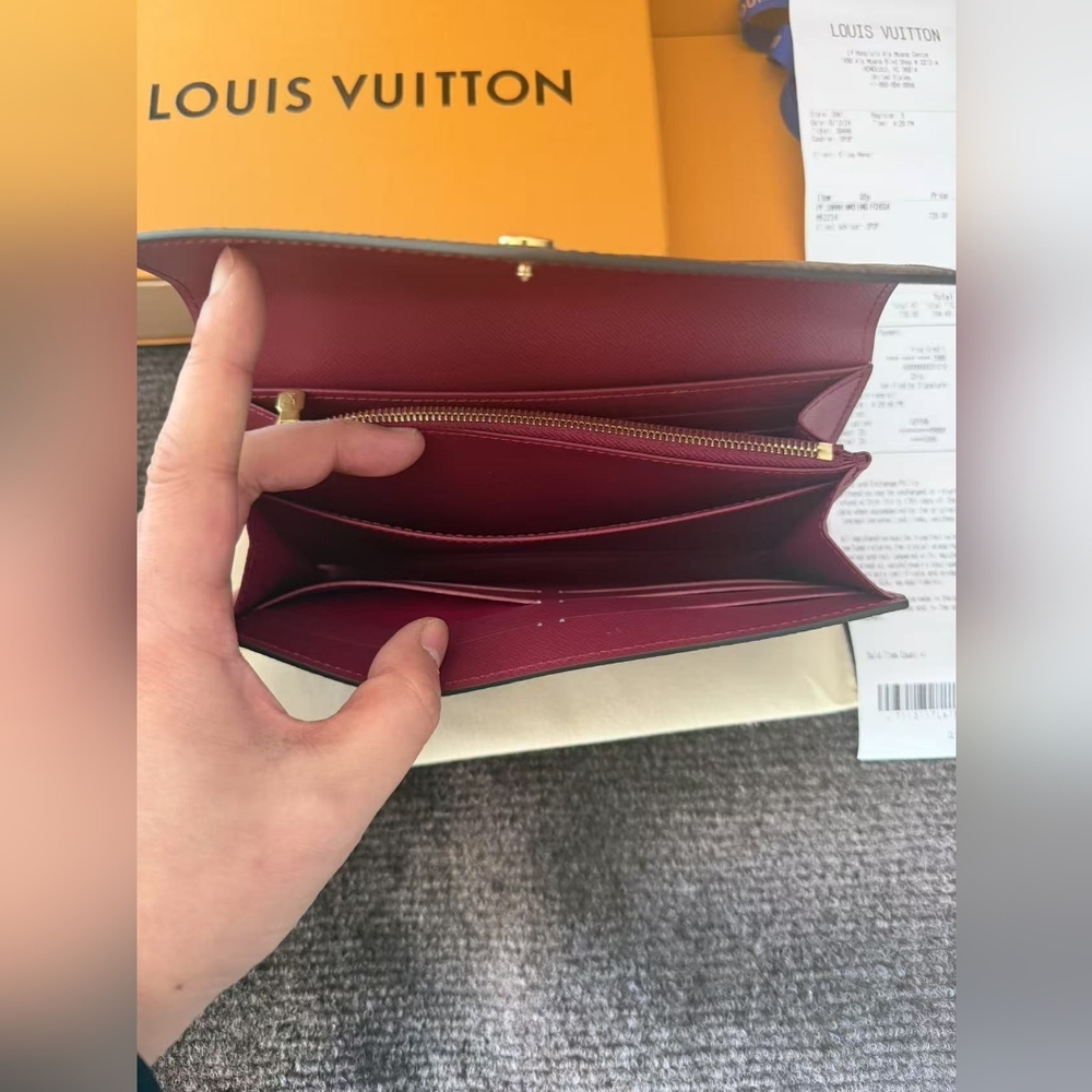 Louis Vuitton Sarah Wallet - Picture 10 of 16